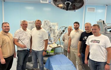 Тренінг з оволодіння практичними навичками «Робот-асистована хірургія з відпрацюванням мануальних навичок на системі»